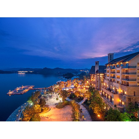 Luxury resort hotel